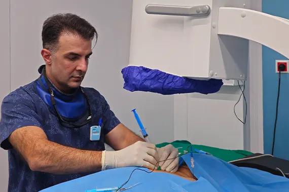 دکتر امیر مؤیدنیا متخصص طب فیزیکی و توانبخشی