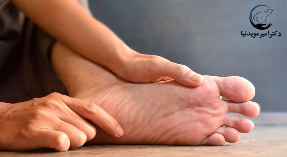 ماساژ کف پا برای کم شدن درد ناشی از سیاتیک